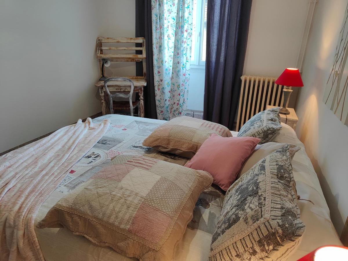 Le Chat Botte Chambres Et Table D'Hote Sur Reservation Arthez-de-Bearn Exterior foto